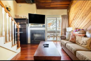 Cozy condo in Mammoth Lakes!